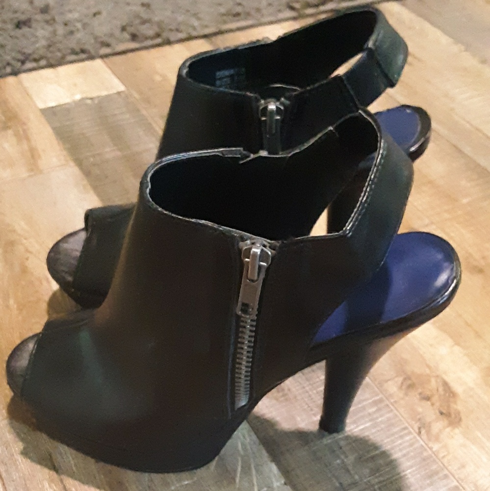 Madden Girl | Black Leather Mules